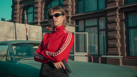 Eine Stasi-Killerin auf Rachefeldzug: Jella Haase als Kleo in der gleichnamigen Netflix-Serie, einer der deutschsprachigen Neuheiten des Jahres 2022. 