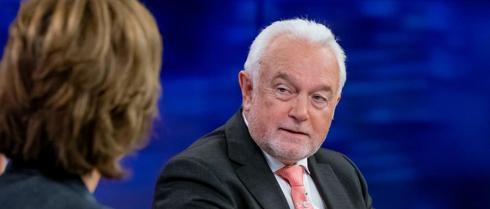 Wolfgang Kubicki, Vize-Vorsitzender der FDP, zeigt sich wie bei "Maybrit Illner" gerne mit jugendlich rosafarbener Krawatte.