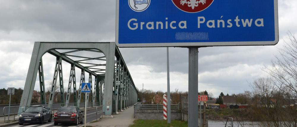 Kann man glatt übersehen: Eine europäische Grenze, hier Deutschland-Polen. 