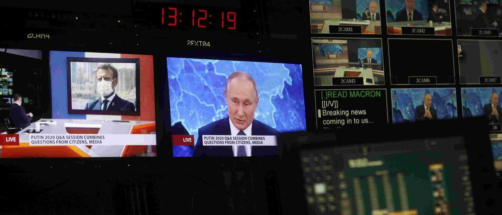 Ein Studio des Senders RT während einer Putin-Pressekonferenz.