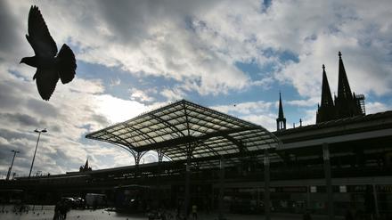 Die Reaktion der Medien auf die Übergriffe am Kölner Hauptbahnhof hat eine Debatte ausgelöst.