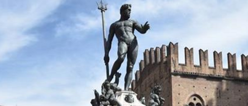 Zu nackt für Facebook? Die Neptun-Statue in Bologna
