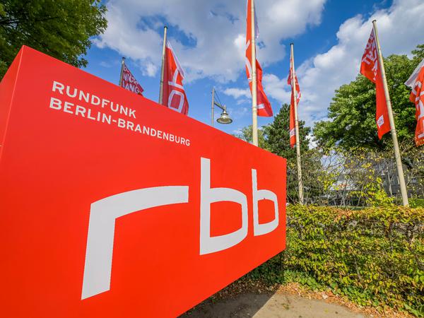 Der RBB-Verwaltungsrat soll die Aussetzung des jetzigen Bezahlungssystems prüfen.