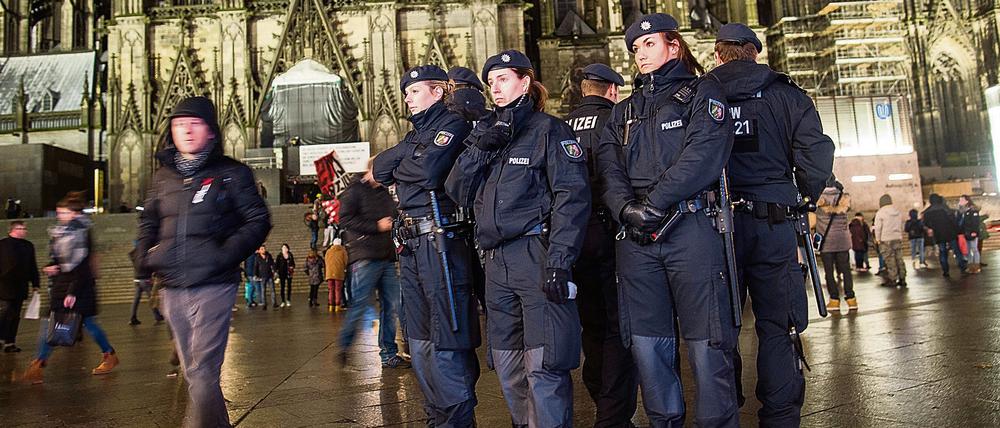 Sind die Arbeitsbedingungen bei der Kölner Polizei noch zumutbar, wollte RTL herausfinden.