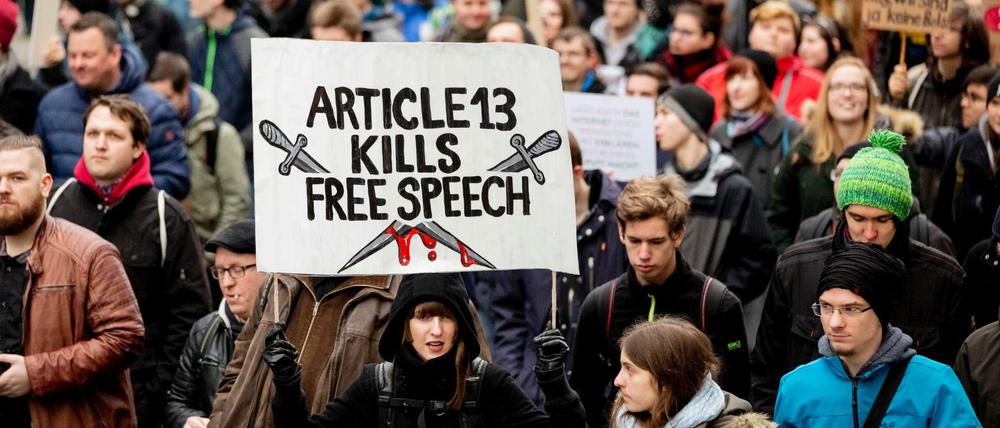 „Article 13 kills free Speech“: Vor allem die Sorge vor Uploadfiltern trieb viele Demonstranten auf die Straße.