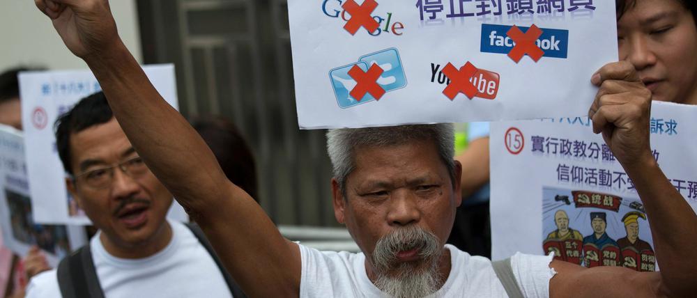 Freiheit ins Netz! Demonstranten in Hongkong protestieren gegen die Blockade der Online-Plattformen. 