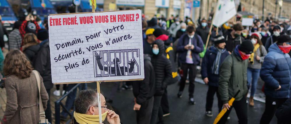 Zuletzt gab es in Frankreich massive Proteste gegen Einschränkungen der Presse- und Meinungsfreiheit. Weltweit hat sich die Lage für Medienschaffende seit dem Vorjahr nicht entspannt, konstatiert die Organisation Reporter ohne Grenzen. 