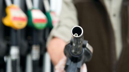 Ist doch ganz einfach: Steigen die Benzinpreise, steigt der Rundfunkbeitrag