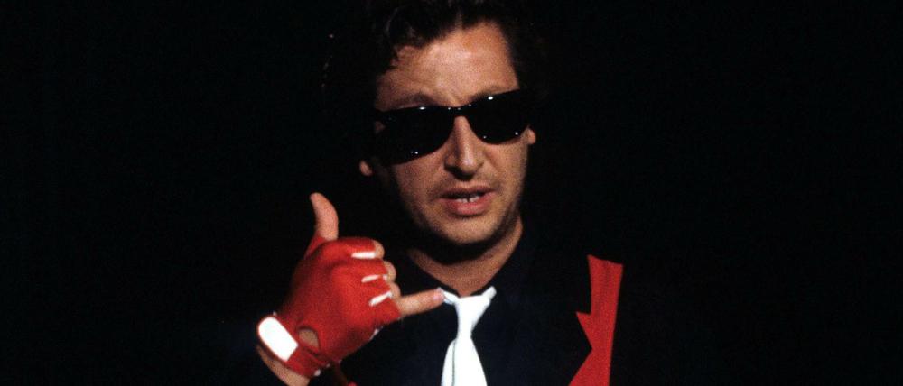Weiße Krawatte, schwarze Sonnenbrille, übertriebener italienischer Akzent - fertig war der schmierige Mafioso des Franco Campana