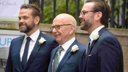 Bild aus besseren tagen: Rupert Murdoch (M.) mit den Söhnen James (r.) und Lachlan. 