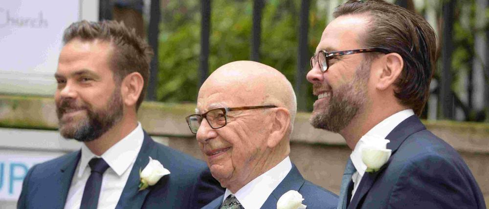 Bild aus besseren tagen: Rupert Murdoch (M.) mit den Söhnen James (r.) und Lachlan. 