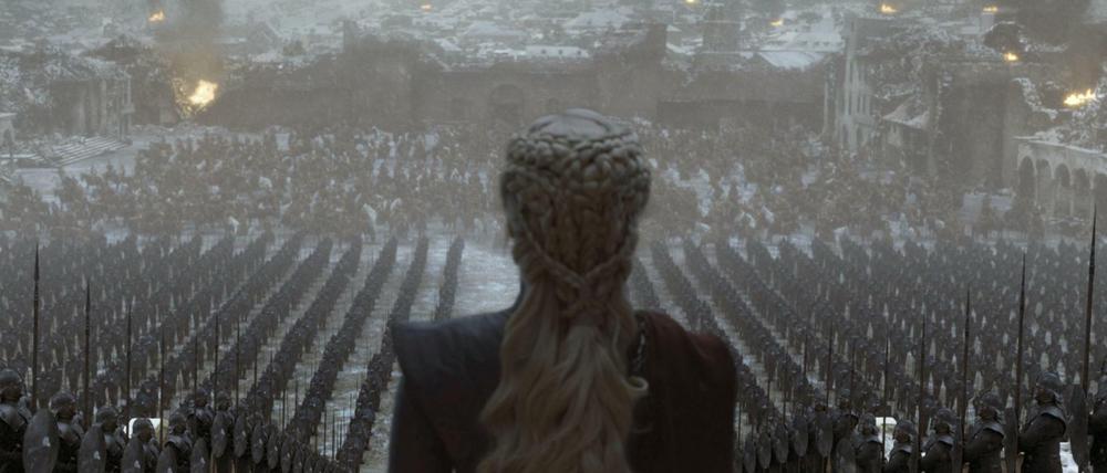 Daenerys Targaryen (Emilia Clarke) ist zum Finale von "Game of Thrones - Das Lied von Eis und Feuer" mächtiger denn je. Aber am Ende ist die Drachenkönigin tot.