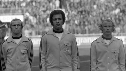 Schwarze Adler: Die deutsche Fußball-Nationalmannschaft 1975 beim Spiel gegen Griechenland mit Erwin Kostedde 