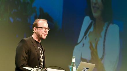 Re:Publica-Mitbegründer Markus Beckedahl bei der Eröffnung der Konferenz über die digitale Gesellschaft.