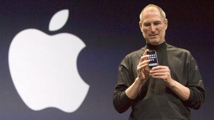 Fast drei Jahre nach dem Tod von Apple-Gründer Steve Jobs ist der Hype um das iPhone ungebrochen. Derzeit überbieten sich die Medien mit Spekulationen zum iPhone 6.