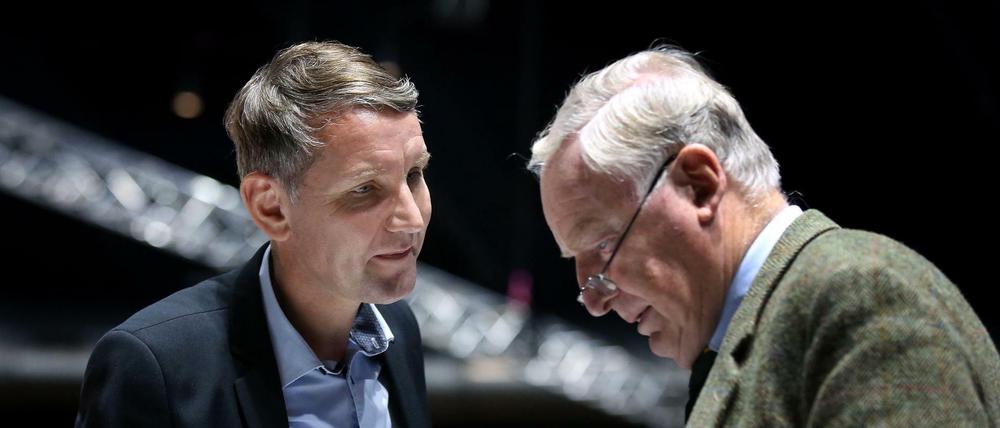 Björn Höcke (links) kann nicht mehr mit einer Einladung in eine ZDF-Talkshow rechnen, Alexander Gauland wird von "Hart aber fair" nicht mehr zum Talk gebeten