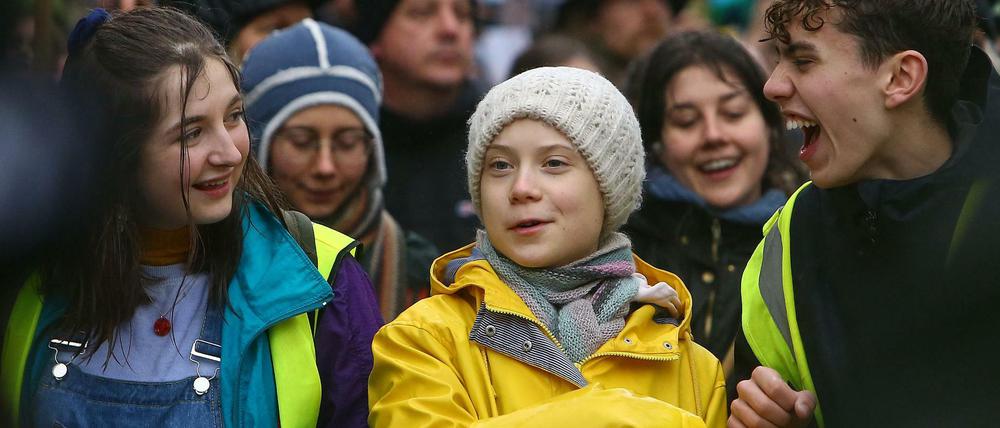 Über Klimaaktivistin Greta Thunberg, hier in der Mitte des Bildes bei einem Protestmarsch in Bristol, dürfen ungarische Staatsmedien nur nach vorheriger Genehmigung schreiben. 