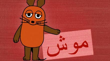 "Die Sendung mit der Maus" hat ihre Lach- und Sachgeschichten bereits auf Arabisch, Kurdisch, Englisch und, wie hier im Bild, auf Dari übersetzt. Weitere Sprachen sollen folgen. 