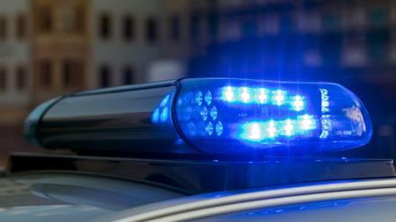Das Blaulicht auf einem Fahrzeug der Polizei (Symbolbild). 