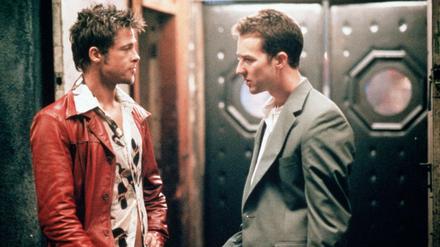 Brad Pitt (links) und Edward Norton in einer Szene von „Fight Club“ (Archivbild von 2011)