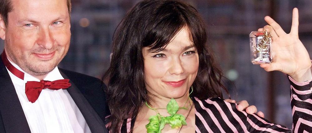 Lars von Trier im Mai 2000 beim Filmfestival in Cannes, wo er die Goldene Palme gewann, mit Björk, die als beste Darstellerin ausgezeichnet wurde. 