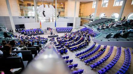 Mit 736 Mandaten ist der Bundestag derzeit so groß wie nie zuvor.