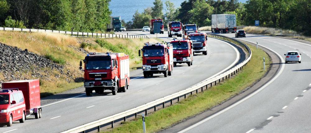 Am Samstag kam ein Konvoi mit 44 Feuerwehrfahrzeugen und 139 Einsatzkräften aus Polen an.