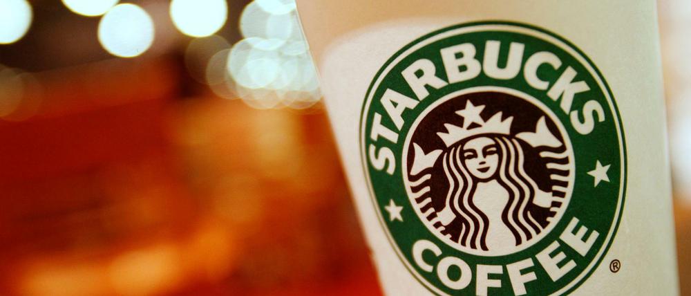Ein Amerikanerin will Millionen von Starbucks, weil ihr Eiskaffee viel Eis enthielt.