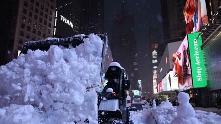 Mehr als 40 Zentimeter hoch ist der Schnee in New York bereits. Es könnte noch historisch viel mehr werden.