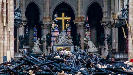 Altar unter Trümmern: Das Pariser Wahrzeichen Notre-Dame brannte am 16. April dieses Jahres fast vollständig aus.
