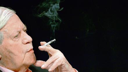 In der Klinik hatte Helmut Schmidt zuletzt nicht geraucht, aber ein Nikotinpflaster bekommen.