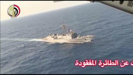 Militärschiffe sind auf der Suche nach dem Wrack der Egyptair-Maschine.