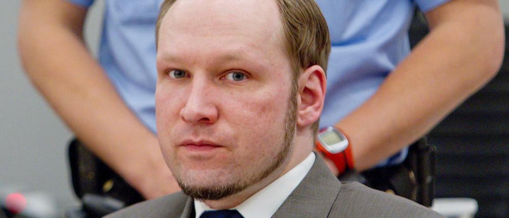 Der islamfeindliche Rechtsextremist Anders Behring Breivik klagt gegen den Staat, um bessere Haftbedingungen zu erreichen.