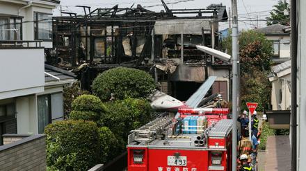 In Tokio ist ein Kleinflugzeug in ein Wohngebiet gestürzt, drei Menschen wurden getötet. 