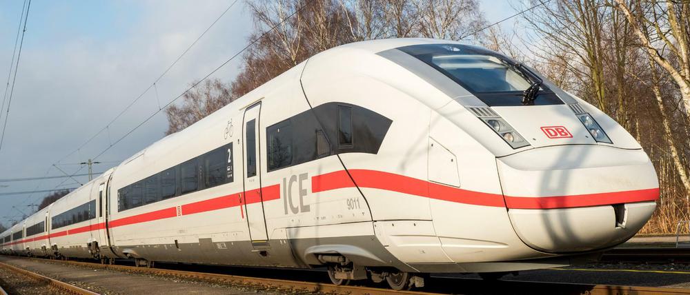 Der ICE mit mehr als 800 Fahrgästen wurde in Offenbach evakuiert. 