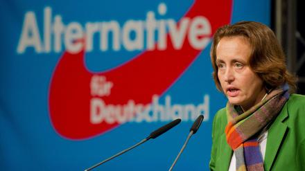 AfD-Politikerin Beatrix von Storch wurde mit einer Sahnetorte beworfen
