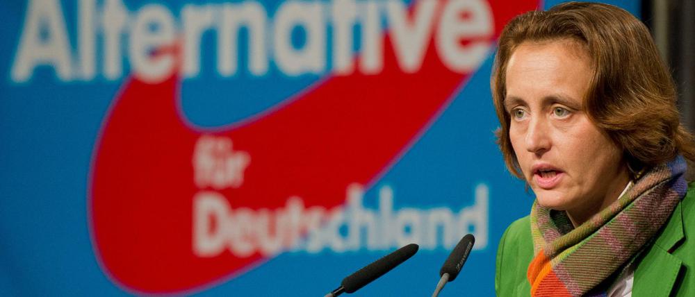 AfD-Politikerin Beatrix von Storch wurde mit einer Sahnetorte beworfen
