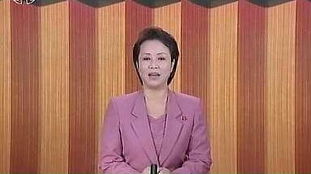 Eine nordkoreanische Nachrichtensprecherin. Das TV-Programm in Nordkorea bietet in puncto Unterhaltung nur karge Kost. 