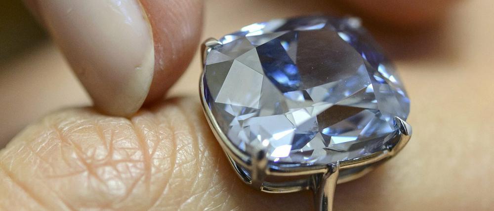 45 Millionen Euro hat ein Geschäftsmann aus Hongkong für diesen blauen Diamanten locker gemacht. 
