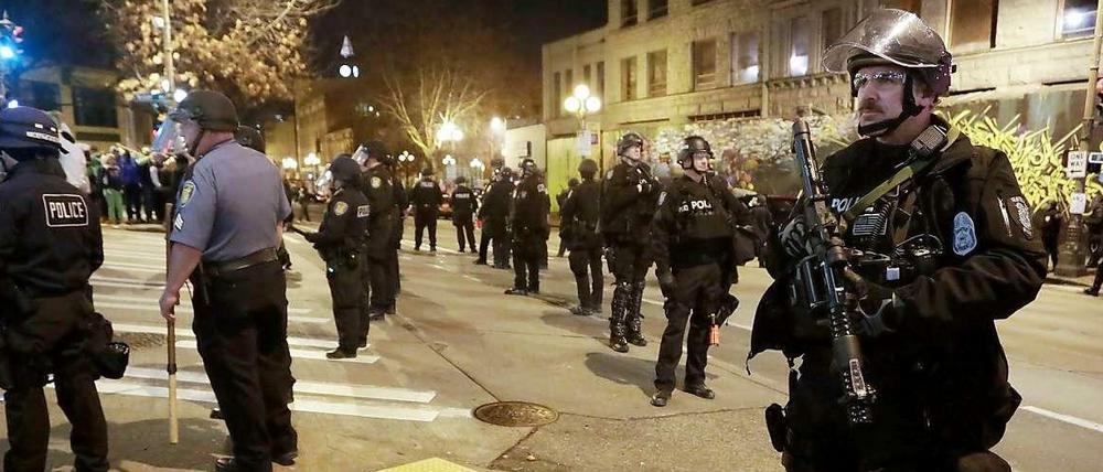 Polizisten am Rande des Super Bowls in Seattle.
