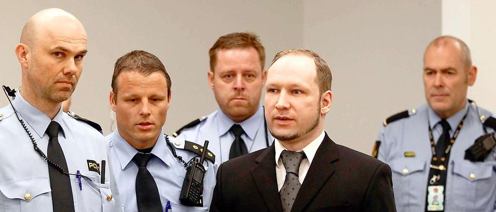 Der geständige Massenmörder Anders Breivik am sechsten Prozesstag vor Gericht in Oslo.