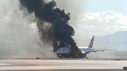 Bei der Boeing B777-200 der British Airways am McCarran International Airport in Los Angeles ist es am Dienstag zu einem Feuer in linken Triebwerk gekommen. 