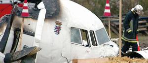 Am 6. November 2002 stürzte das Flugzeug, Typ Fokker 50 ab.