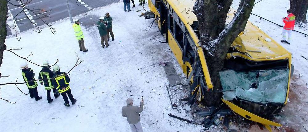 Der Bus in Düsseldorf hat einen Totalschaden.