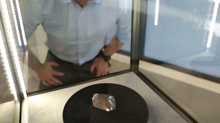  Der 555,55 Karat schwere Stein „Enigma“ ist der größte geschliffene Diamant der Welt.