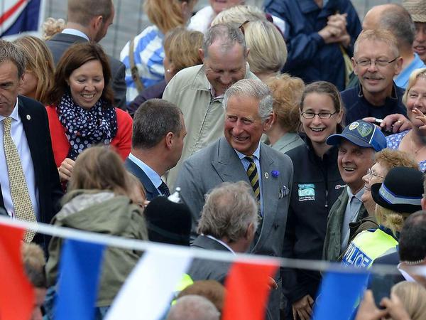 Prinz Charles nimmt in Nordengland Glückwünsche entgegen.