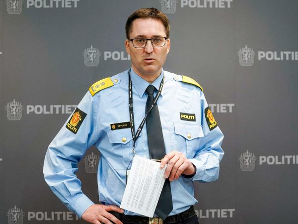 Der regionale Polizeichef Ole Bredrup Saeverud stellte die bisherigen Erkenntnisse vor.