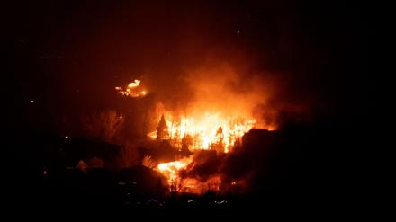 Häuser in Superior, ein Ort im US-Bundestaat Colorado, stehen in Flammen.