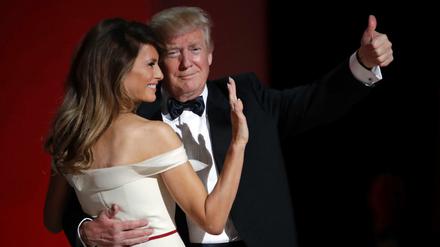 US-Präsident Donald Trump und seine Frau Melania tanzen am Tag seiner Amtseinführung.