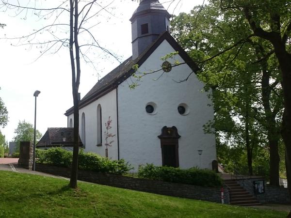 Die Kirche in Höxter-Bosseborn. Hier hatte es auch einen Gedenkgottesdienst für die Opfer gegeben. 